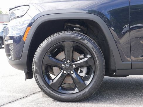 Used 2024 Jeep Grand Cherokee L Limited w/ Black Appearance Package image 10