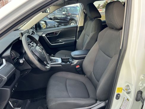 Used 2021 Toyota RAV4 LE image 13