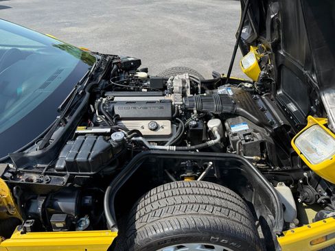 Used 1992 Chevrolet Corvette Coupe RWD image 28