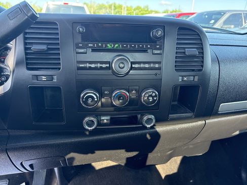 Used 2009 Chevrolet Silverado 1500 LT w/ LPO, Deluxe Chrome Package RWD image 9