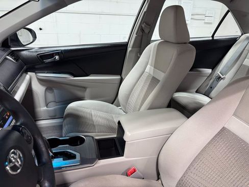 Used 2014 Toyota Camry LE FWD image 14