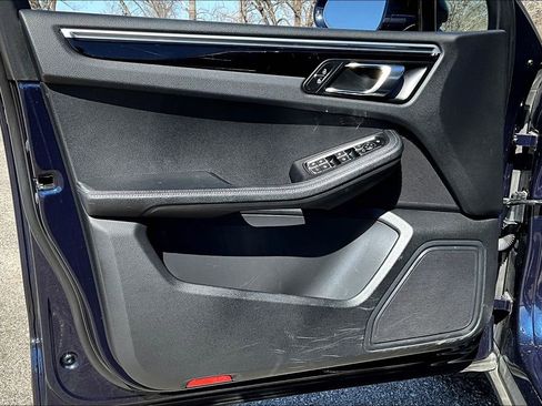 Used 2022 Porsche Macan image 25