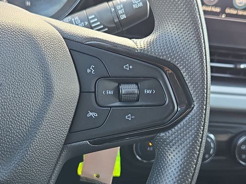 Used 2025 Chevrolet Trax LS FWD image 19
