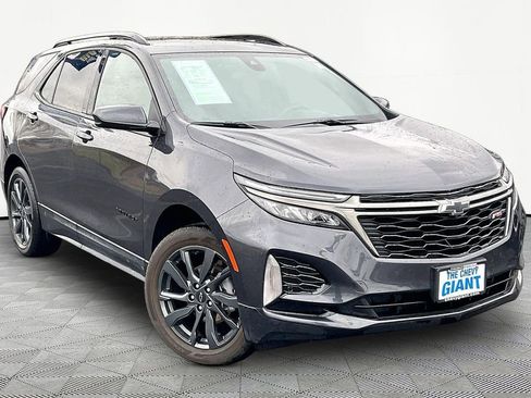 Used 2022 Chevrolet Equinox RS w/ LPO, Floor Liner Package image 3