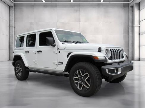 Used 2025 Jeep Wrangler Unlimited Sahara w/ Technology Group AWD/4WD image 1