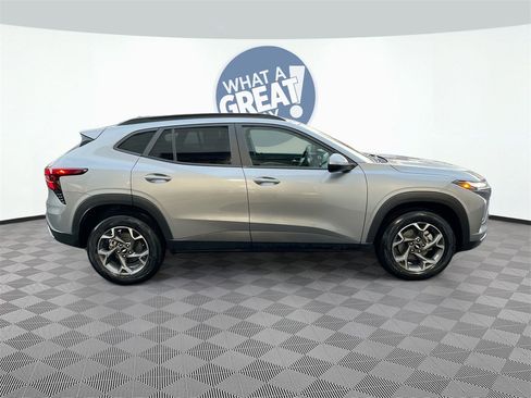 Used 2024 Chevrolet Trax LT image 8