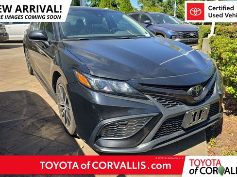 Used 2023 Toyota Camry SE FWD image 1