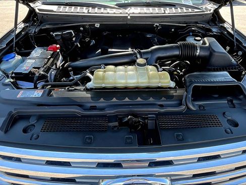 Used 2019 Ford Expedition XLT image 30