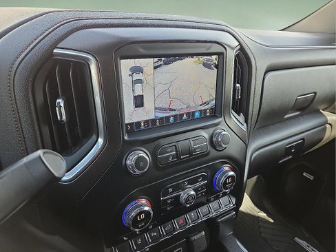 Used 2022 GMC Sierra 2500 AT4 w/ AT4 Preferred Package AWD/4WD image 8