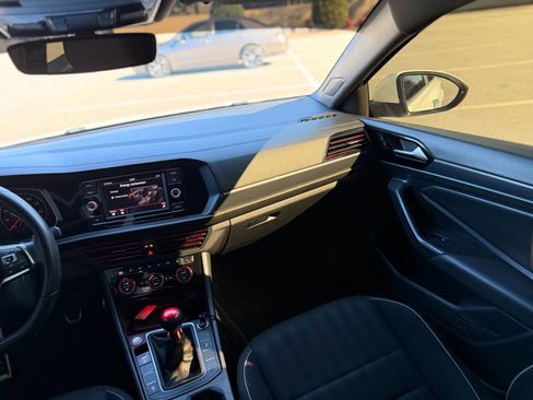Used 2019 Volkswagen Jetta GLI image 24