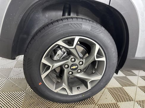 Used 2024 Chevrolet Trax LT FWD image 31