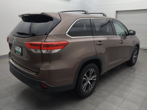 Used 2018 Toyota Highlander LE image 9