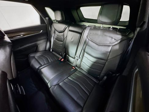 Used 2019 Cadillac XT5 Platinum image 24