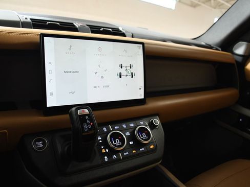 Used 2023 Land Rover Defender 130 First Edition image 32