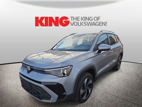 New 2025 Volkswagen Taos SE image 3