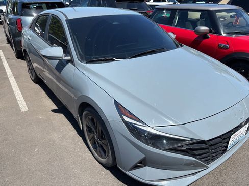 Used 2022 Hyundai Elantra SEL FWD image 9