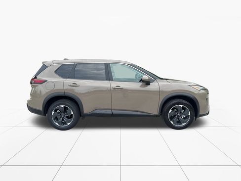 Used 2025 Nissan Rogue SV FWD image 9