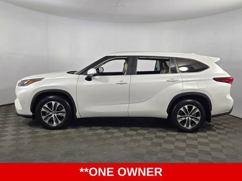 Used 2023 Toyota Highlander XLE image 6