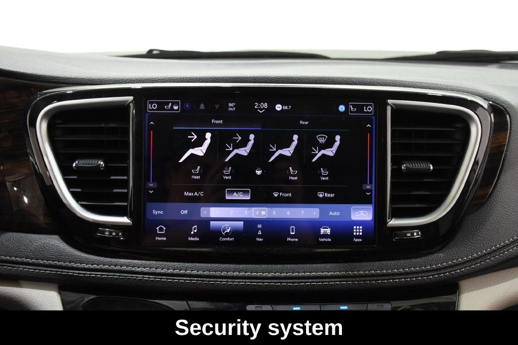 Used 2024 Chrysler Pacifica Limited FWD image 21
