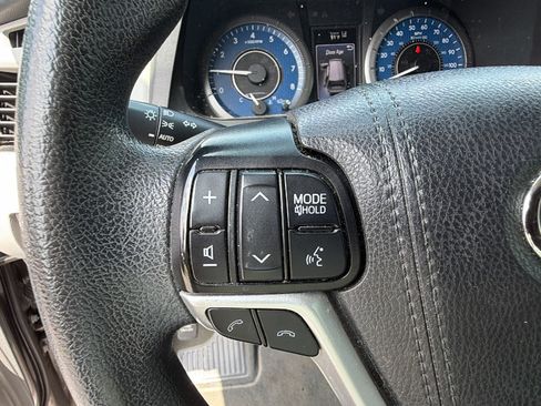 Used 2020 Toyota Sienna LE FWD image 26