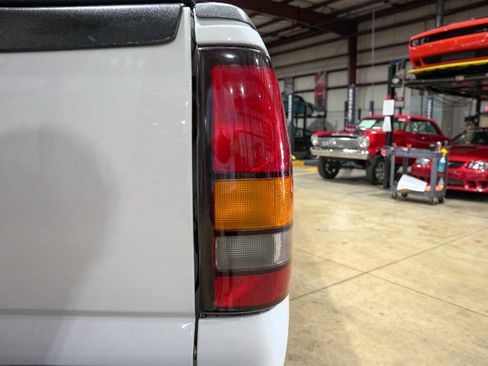 Used 2005 GMC Sierra 1500 SLT w/ Light Duty Power Package RWD image 39