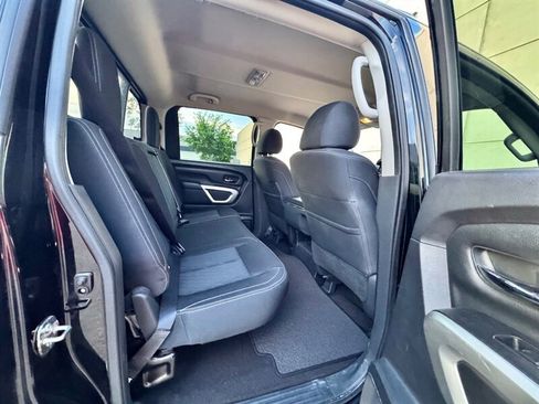 Used 2018 Nissan Titan SV AWD/4WD image 23