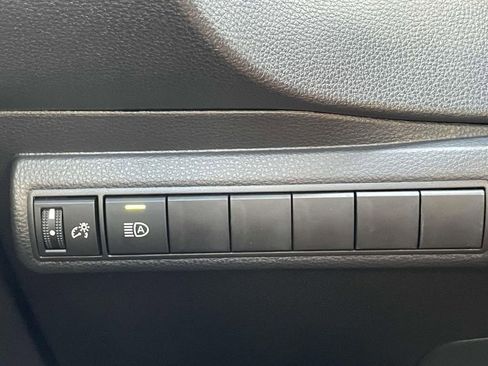 Used 2025 Toyota Corolla LE image 22