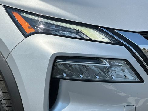 Used 2023 Nissan Rogue SV FWD image 12