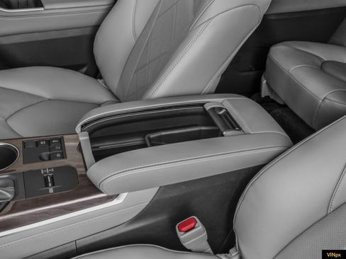 New 2026 Toyota Highlander Platinum image 12