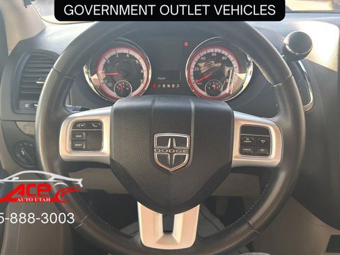 Used 2017 Dodge Grand Caravan SE w/ UConnect Hands-Free Group image 13