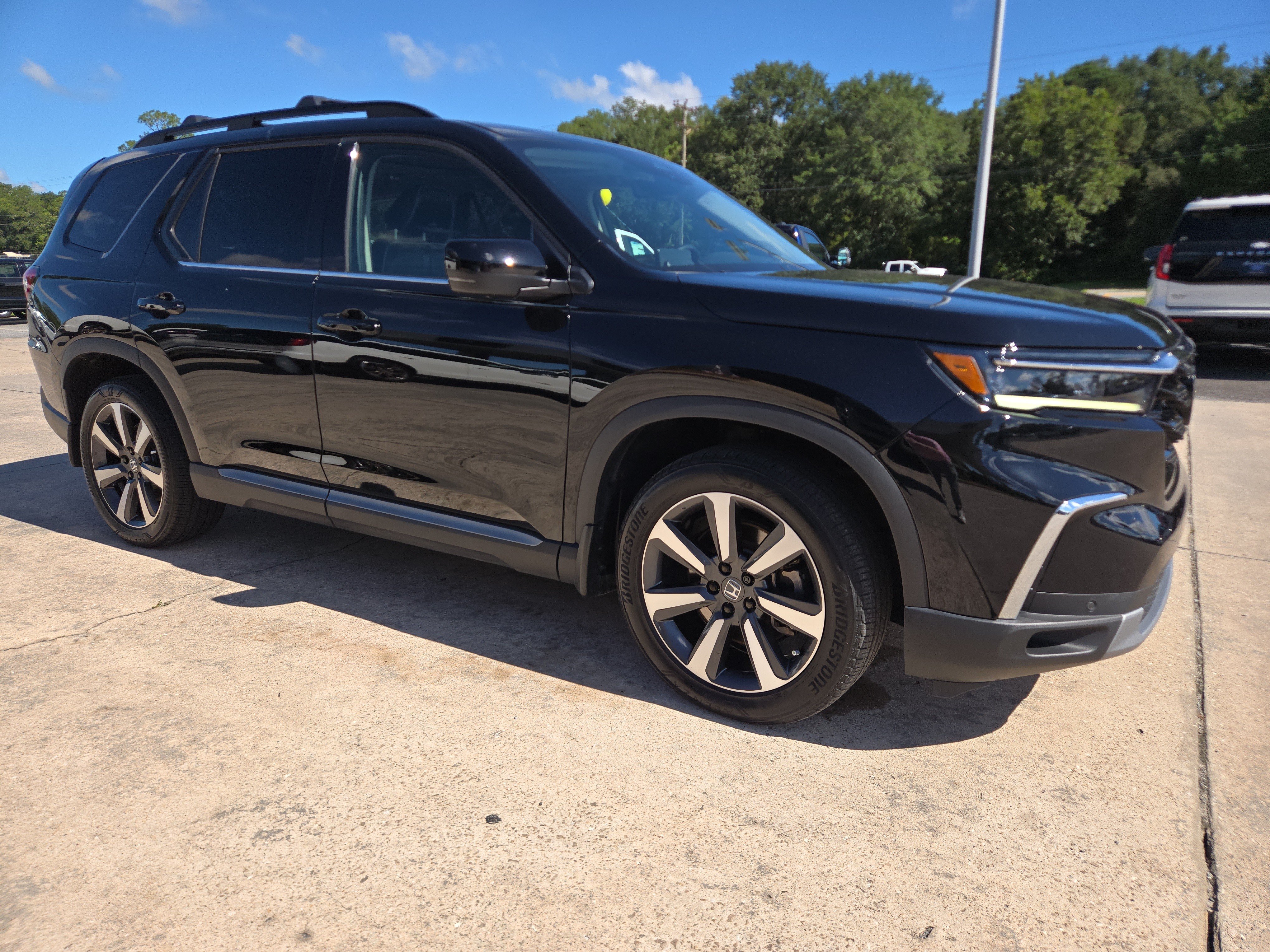 Used 2023 Honda Pilot Elite image 4