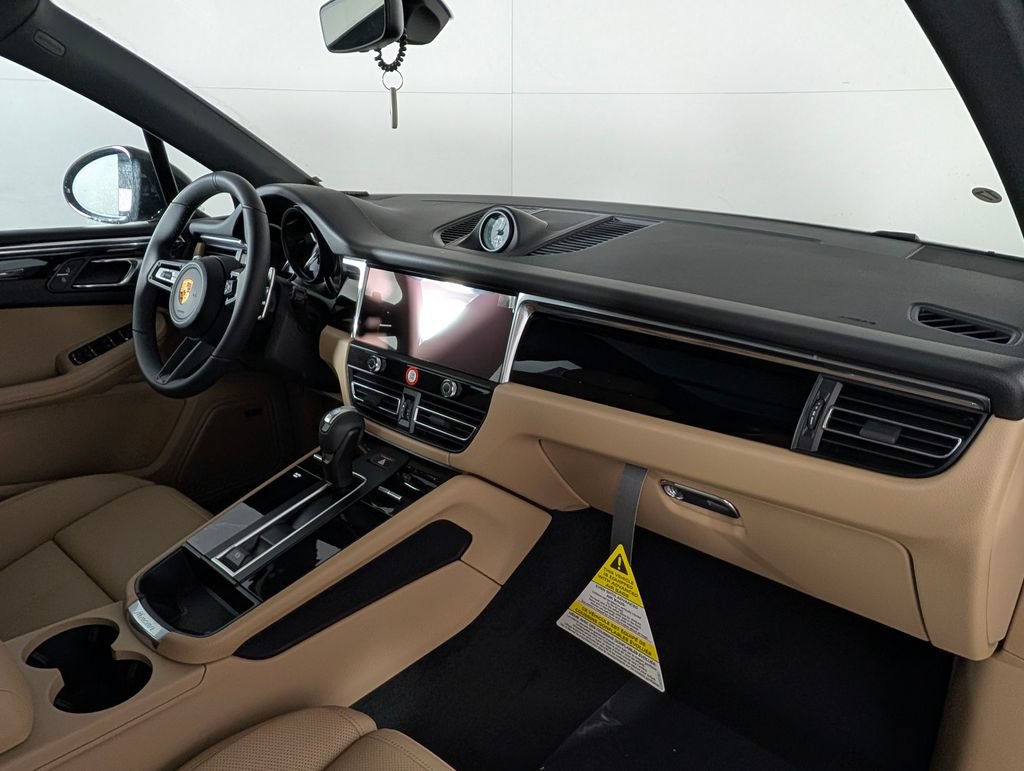 Certified 2026 Porsche Macan AWD/4WD image 19