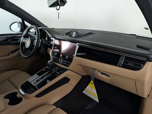 New 2026 Porsche Macan image 19