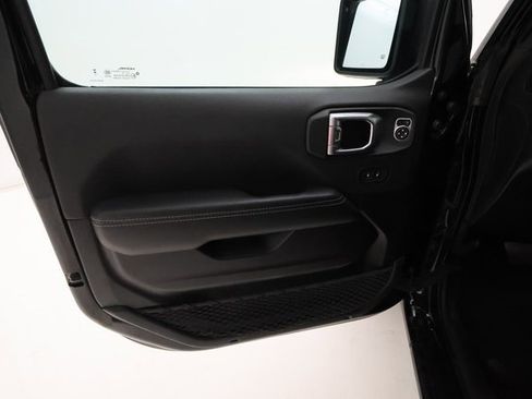 Used 2023 Jeep Wrangler Sahara image 7