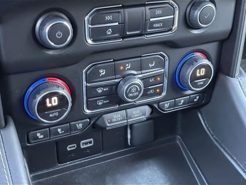 Used 2023 Chevrolet Suburban Premier image 15