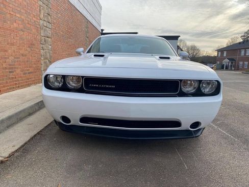 Used 2012 Dodge Challenger SXT image 8