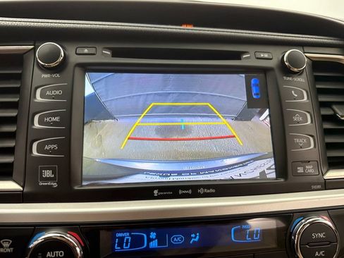 Used 2019 Toyota Highlander Limited AWD/4WD image 18