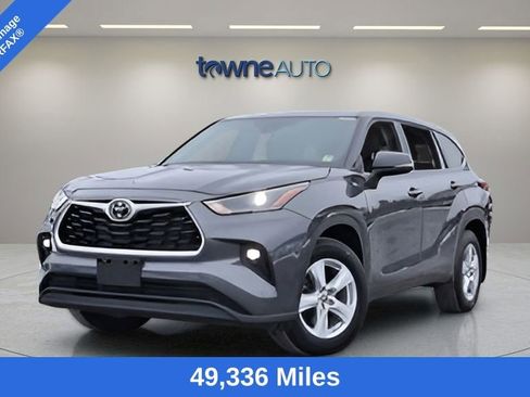 Used 2023 Toyota Highlander LE AWD/4WD image 2