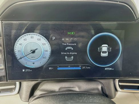 Used 2025 Hyundai Elantra Limited FWD image 24
