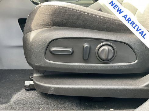 Used 2023 GMC Terrain SLE w/ Driver Convenience Package image 7