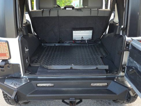 Used 2010 Jeep Wrangler Unlimited Sahara w/ Dual Top Group AWD/4WD image 43