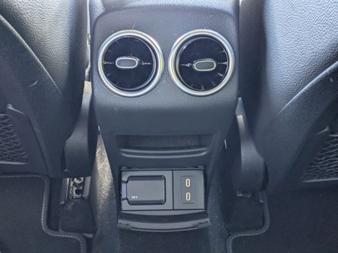 Used 2025 Mercedes-Benz GLB 250 image 11