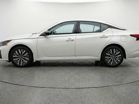 Used 2025 Nissan Altima 2.5 SV image 5