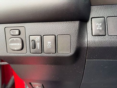 Used 2013 Toyota RAV4 XLE AWD/4WD image 18