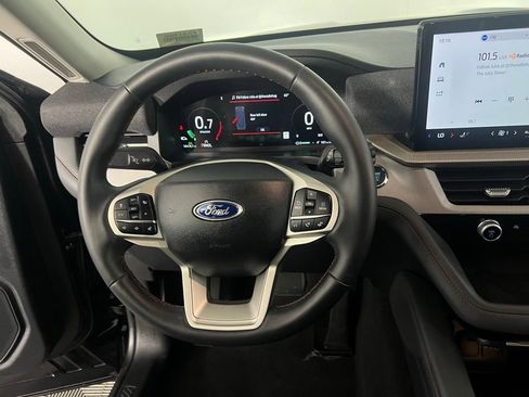 Used 2025 Ford Explorer Active image 13