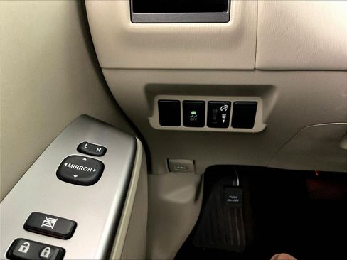 Used 2016 Toyota Prius V Four FWD image 14