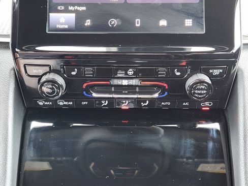 Used 2024 Jeep Grand Cherokee L Altitude image 27