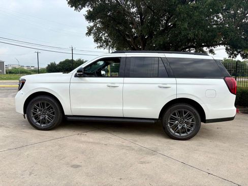 New 2026 Ford Expedition Platinum w/ Stealth Appearance Package AWD/4WD image 2