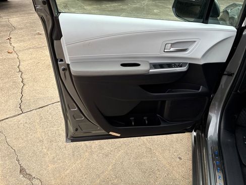 New 2026 Toyota Sienna XLE image 12