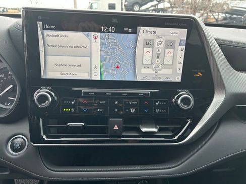 Used 2021 Toyota Highlander Platinum image 20